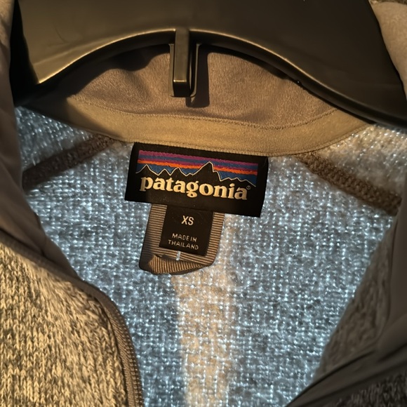 Gray Patagonia 1/4 zip size XS - Picture 3 of 5